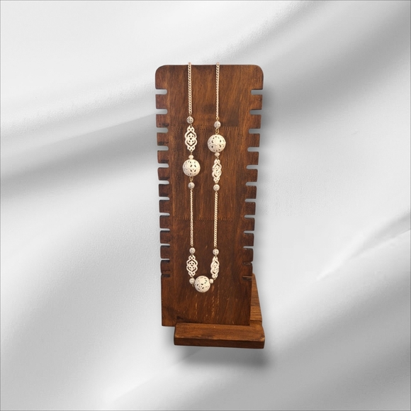 Vintage Jewelry - Vintage Elegant Silver Necklace with Intricate Design